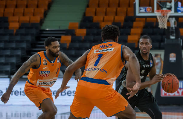 他将会在更 他将会在更