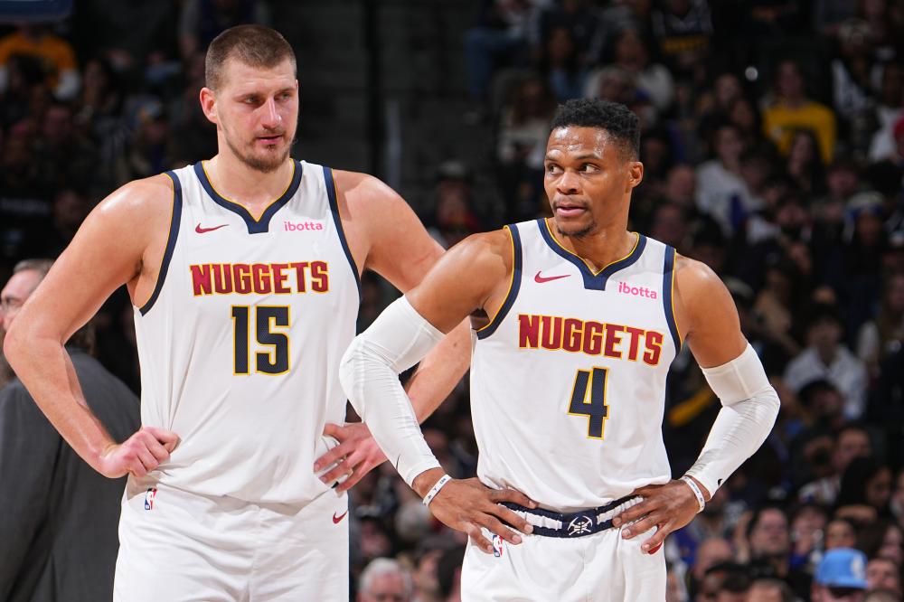 然在防守上 然在防守上